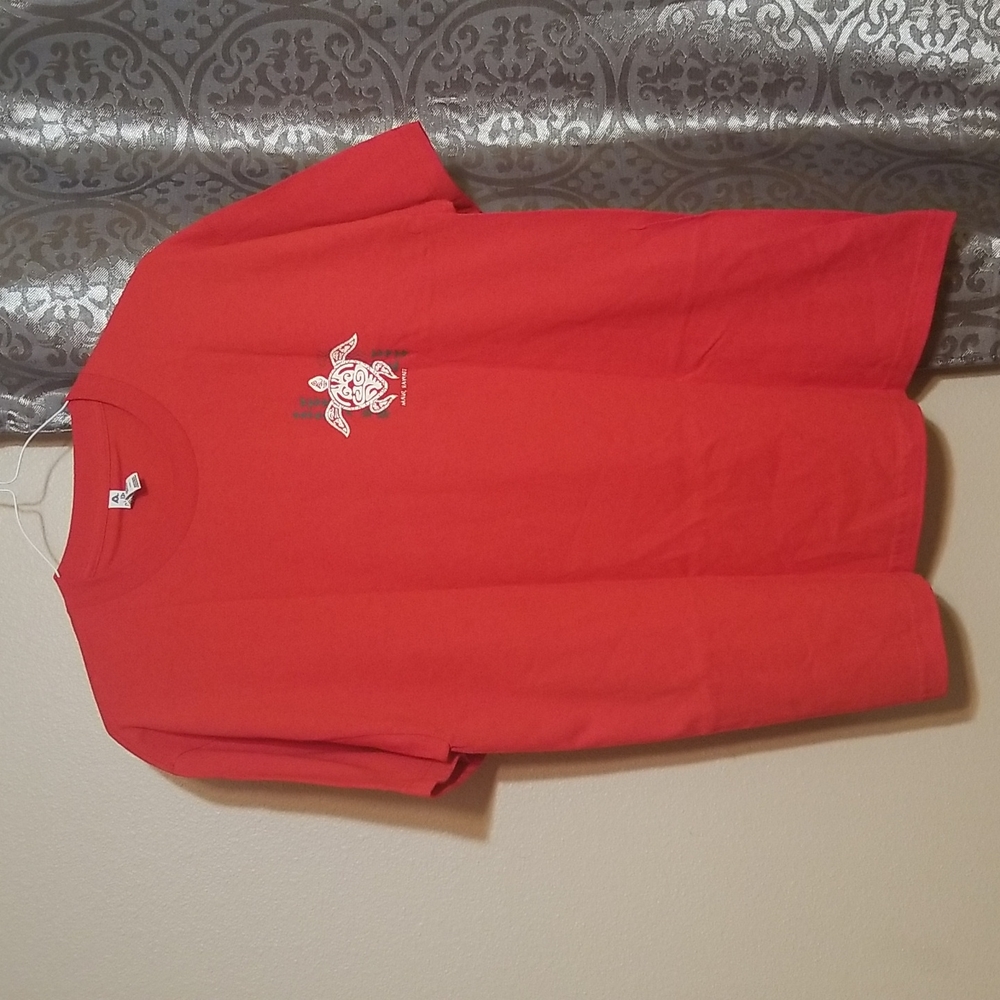 Large Maui, Hawaii Red Graphic Tshirt